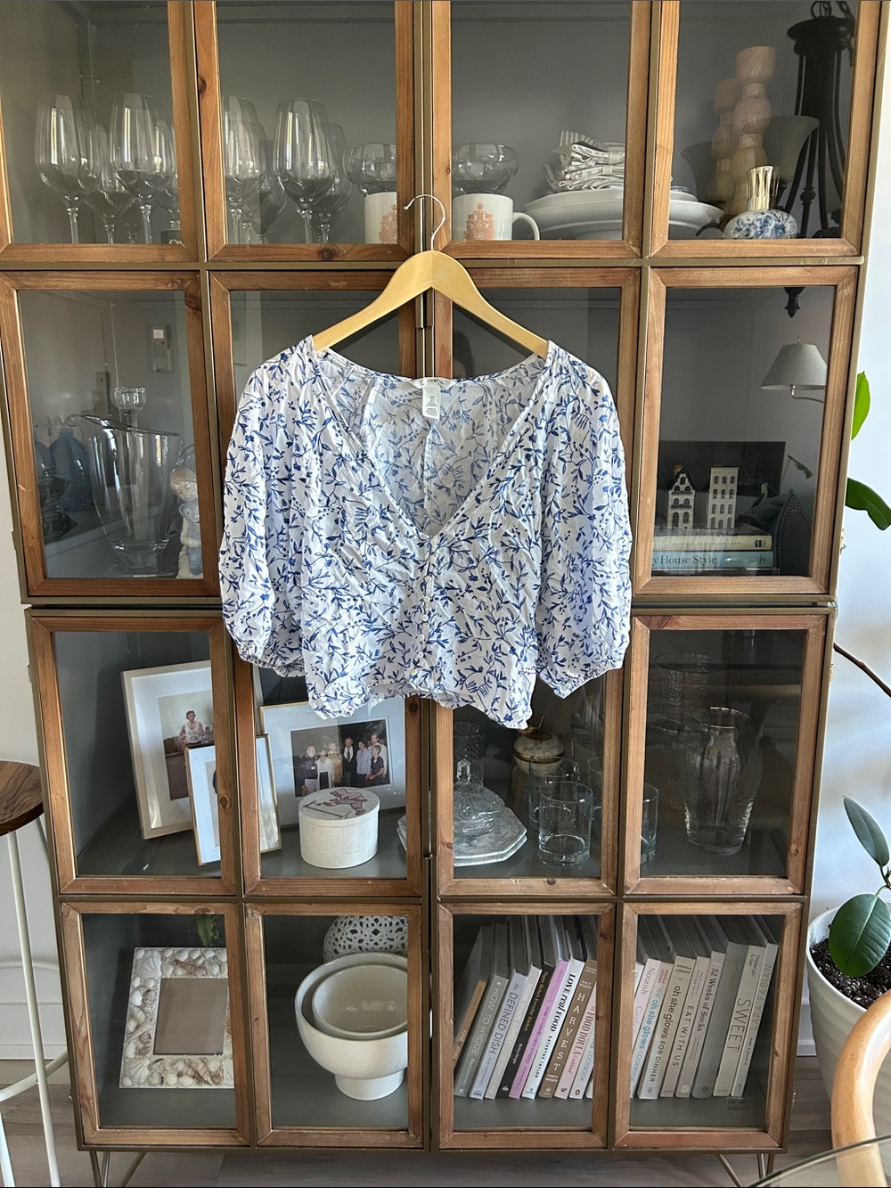 Linen Blend Floral V-Neck Top - White & Blue